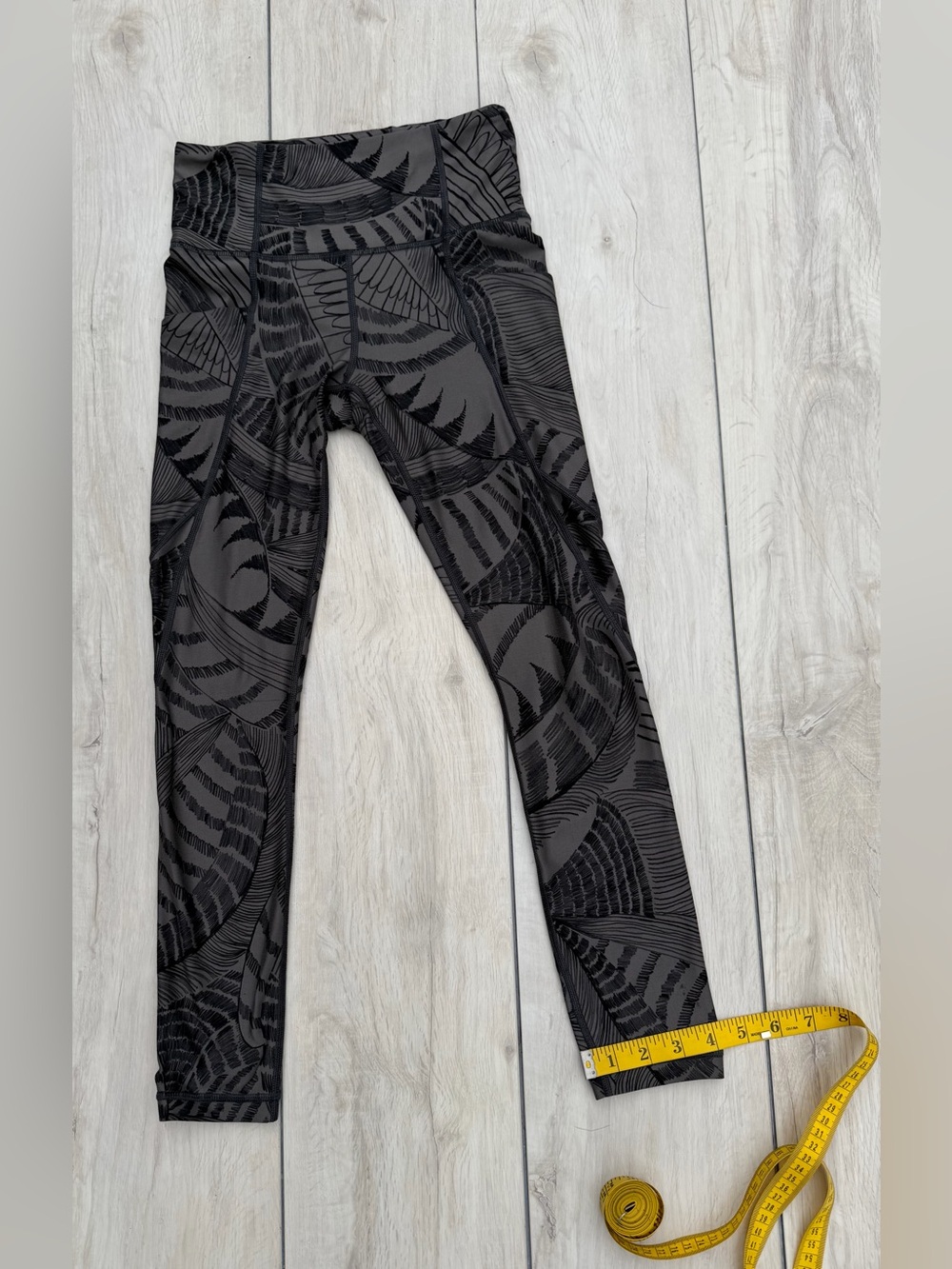 Athleta Salutation Stash II Printed 7/8 Tight XS Black Charcoal Tropical Palm - Picture 9 of 11